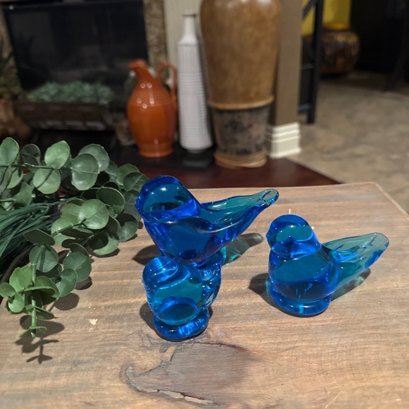 (3) Bluebirds Of Happiness Art Glass Figurines Not Signed  ~ 3"/ 1” - Picture 1 of 2